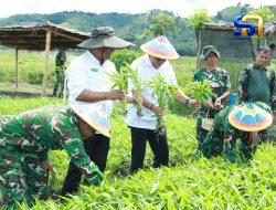 Sekda Provinsi Gorontalo berkunjung ke Yonif TP 824/MO’E’A, Panen Bersama Wujudkan Ketahanan Pangan Nasional